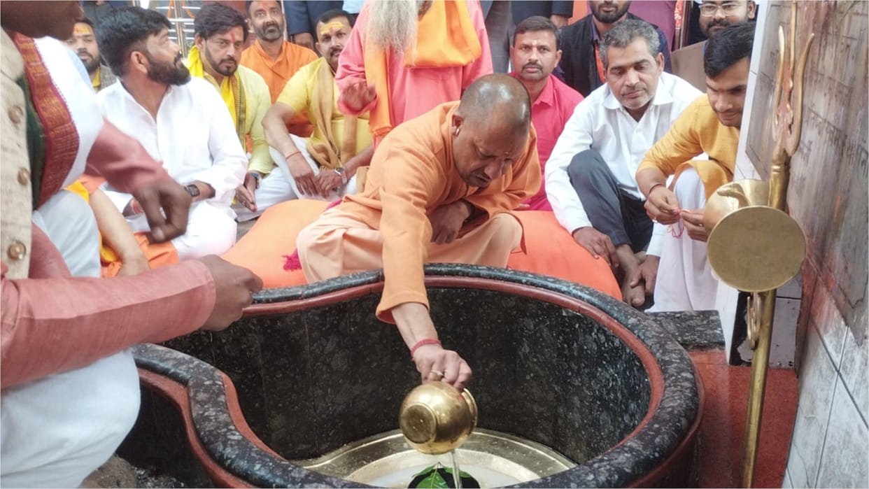 CM Yogi reached Jharkhandi Mahadev Temple in Gorakhpur, said- 66 crore people took Sangam bath in Mahakumbh.