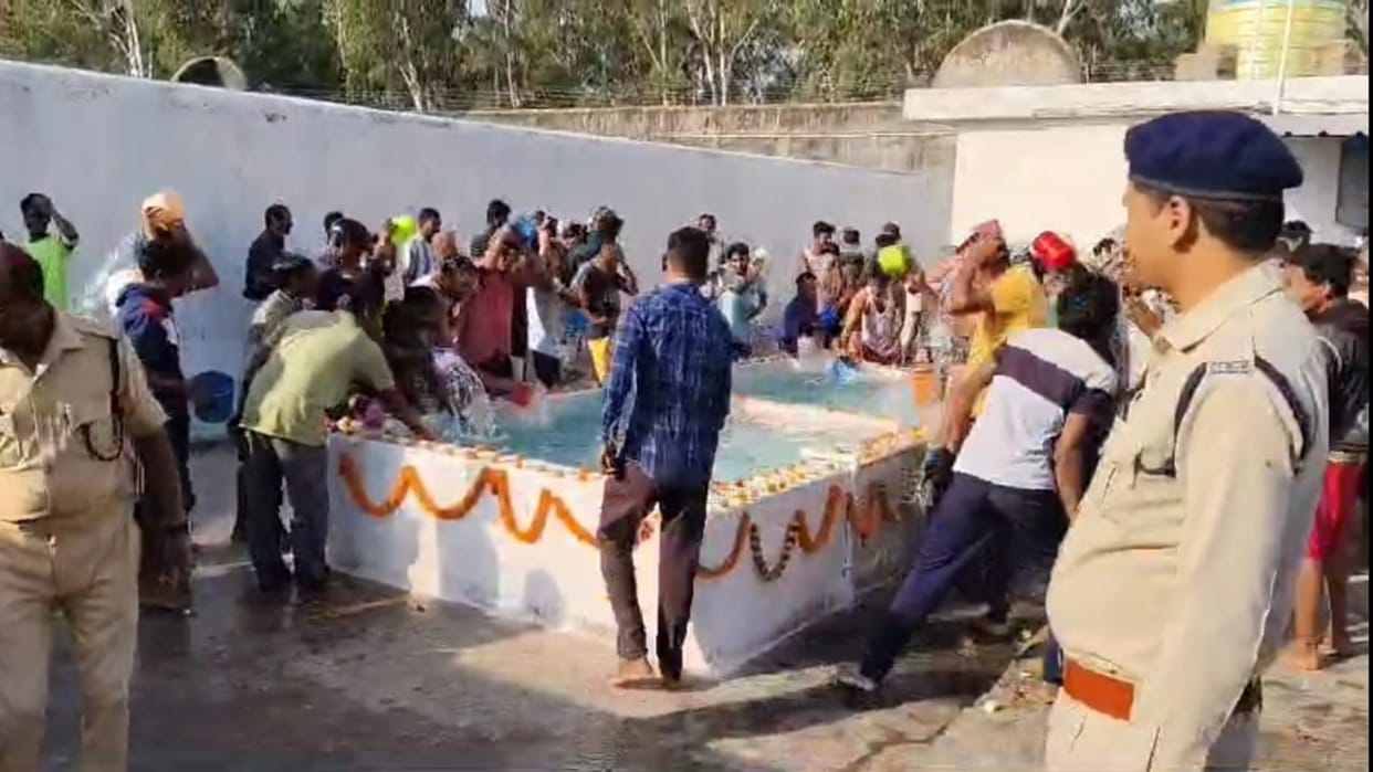 Prisoners lodged in various jails of Chhattisgarh got the opportunity to take bath in Ganga water