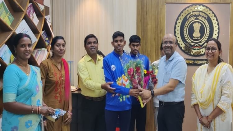 CG News: पैरा एथलेटिक्स वर्ल्ड चैंपियनशिप में सुखदेव केवट ने सिल्वर मेडल जीतकर छत्तीसगढ़ का किया नाम रोशन