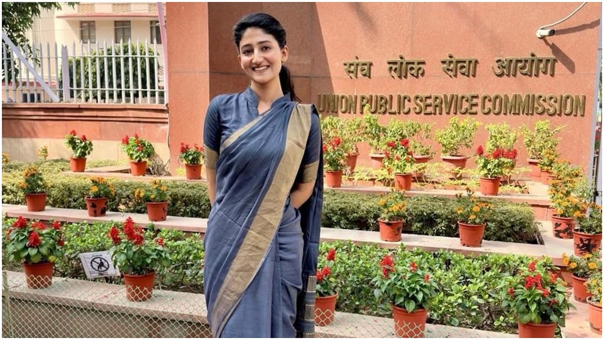 Meet Neha Byadwal One Of India's Youngest Female IAS Officer