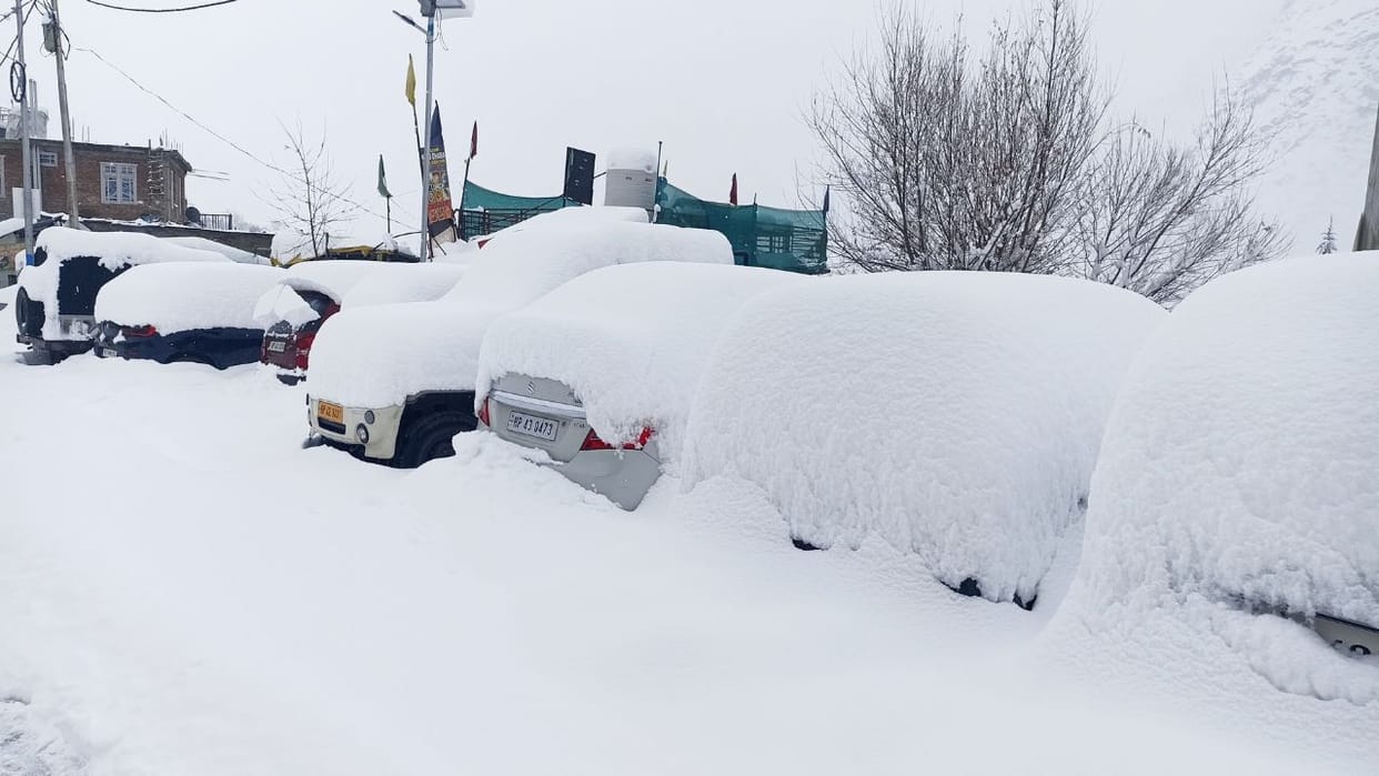 Himachal Weather Heavy snowfall in upper areas Orange alert for heavy rain and snowfall