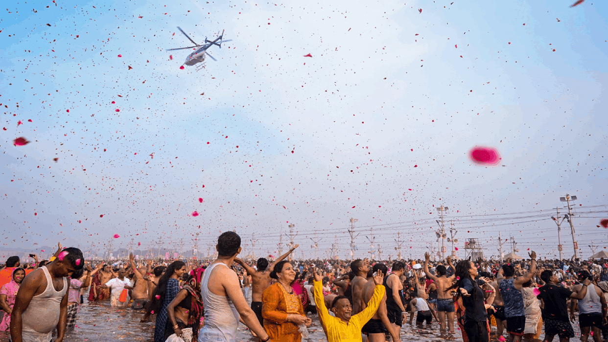 Mahakumbh 2025 Mahashivratri Snan Live Kumbh Mela Maha Shivratri Snan Photos Prayagraj Traffic Jam News in Hin