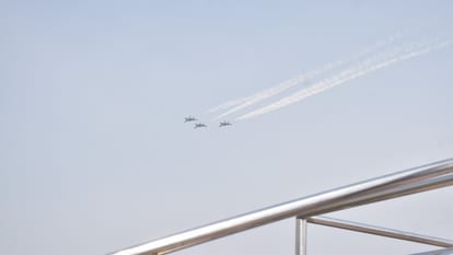 Mahakumbh: Air Force salute to Mahakumbh, Sukhoi roared over Sangam, Chetak helicopter showed acrobatics