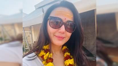 महाकुंभ में पहुंचीं अभिनेत्री प्रीति जिंदा, संगम में लगाई डुबकी।