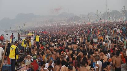 Mahakumbh 2025 Mahashivratri Snan Kumbh Mela Maha Shivratri Snan Photos Prayagraj News in Hindi