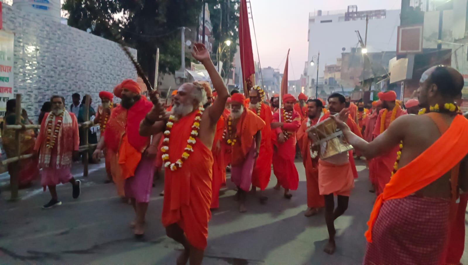 Mahashivratri 2025 Shiva Devotees crowd on Assi to Dashashwamedh Ghat