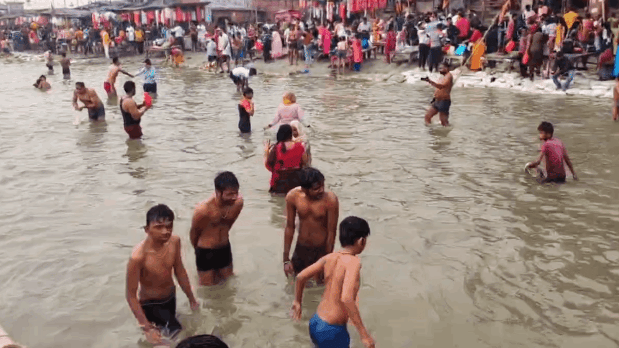 Mahashivratri Crowds gathered from Garhmukteshwar Ganga Nagari to Shiva temples