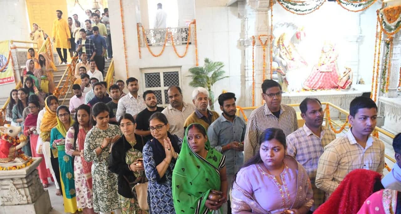 Mahashivratri: Shivalaya echoed with Har-Har Mahadev, flood of faith gathered in Shiva temple, see pictures.