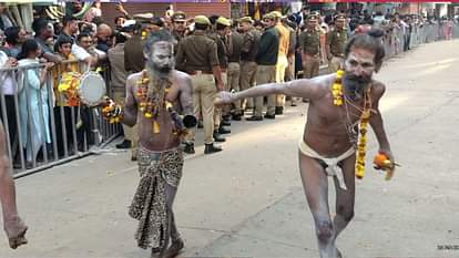 Mahashivratri 2025 naga sadhu procession taken out under leadership of Mahamandaleshwar of Akharas In Kashi