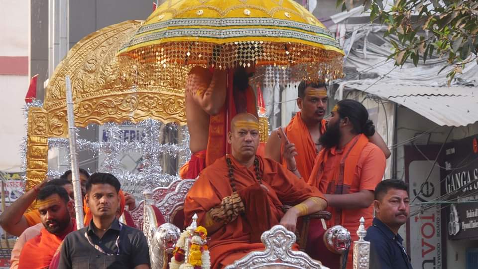 Mahashivratri 2025 naga sadhu procession taken out under leadership of Mahamandaleshwar of Akharas In Kashi