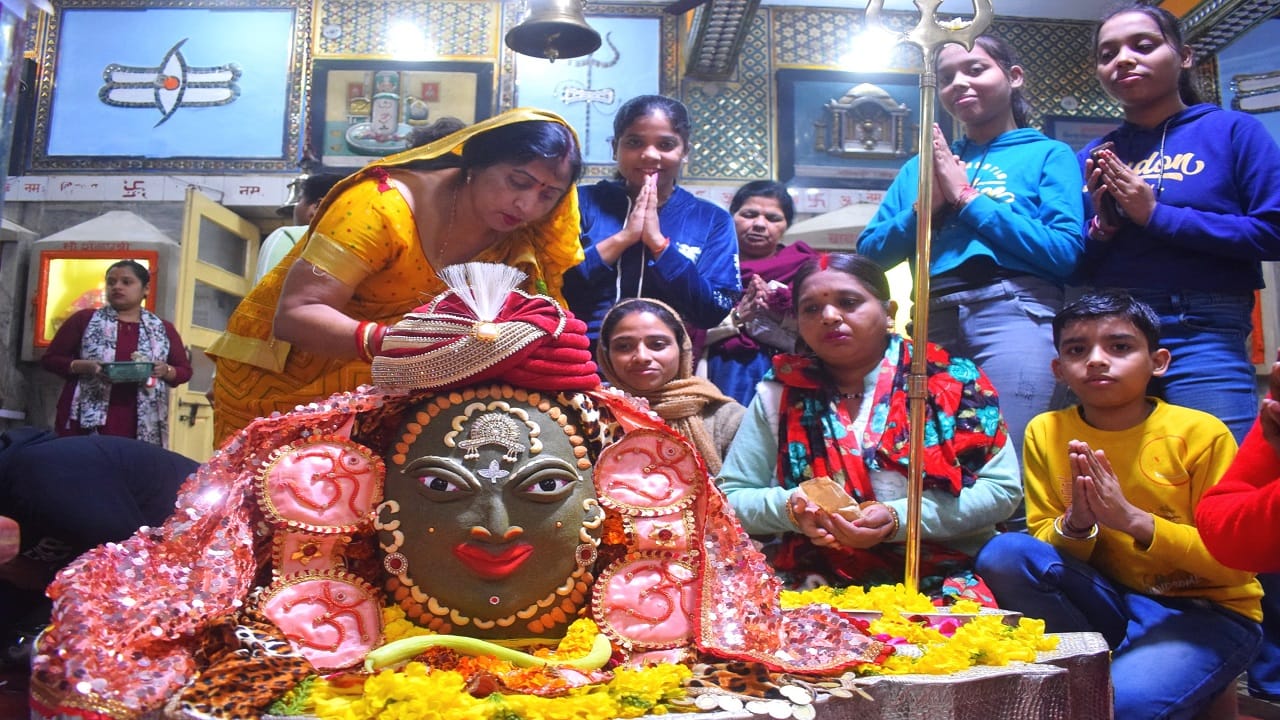 devotees queued up in Nath temples of Bareilly on Mahashivratri
