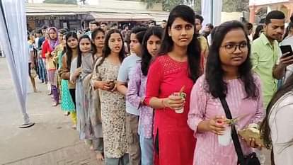 Crowd of devotees gathered in Shiva temples on Mahashivratri, Har-Har Mahadev echoed from Sangam