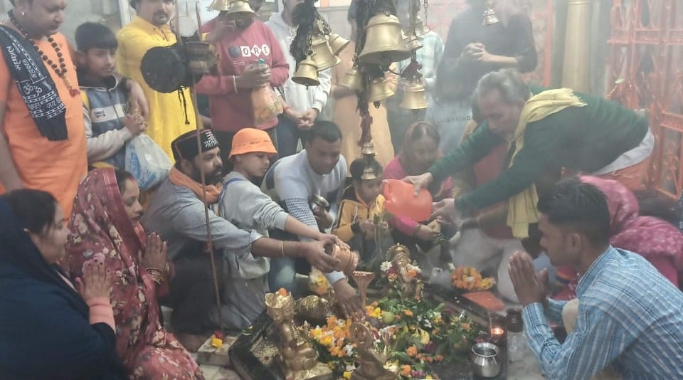 Mahashivratri: Shivoham... Shivoham echoed in Moradabad division, queues in temples for Jalabhishek