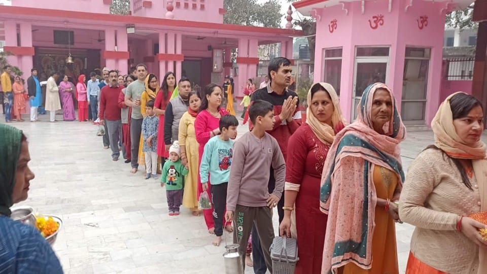 Mahashivratri: Shivoham... Shivoham echoed in Moradabad division, queues in temples for Jalabhishek