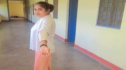 Nursing student committed suicide by hanging herself in the hostel of SRN Hospital, suicide note found in the