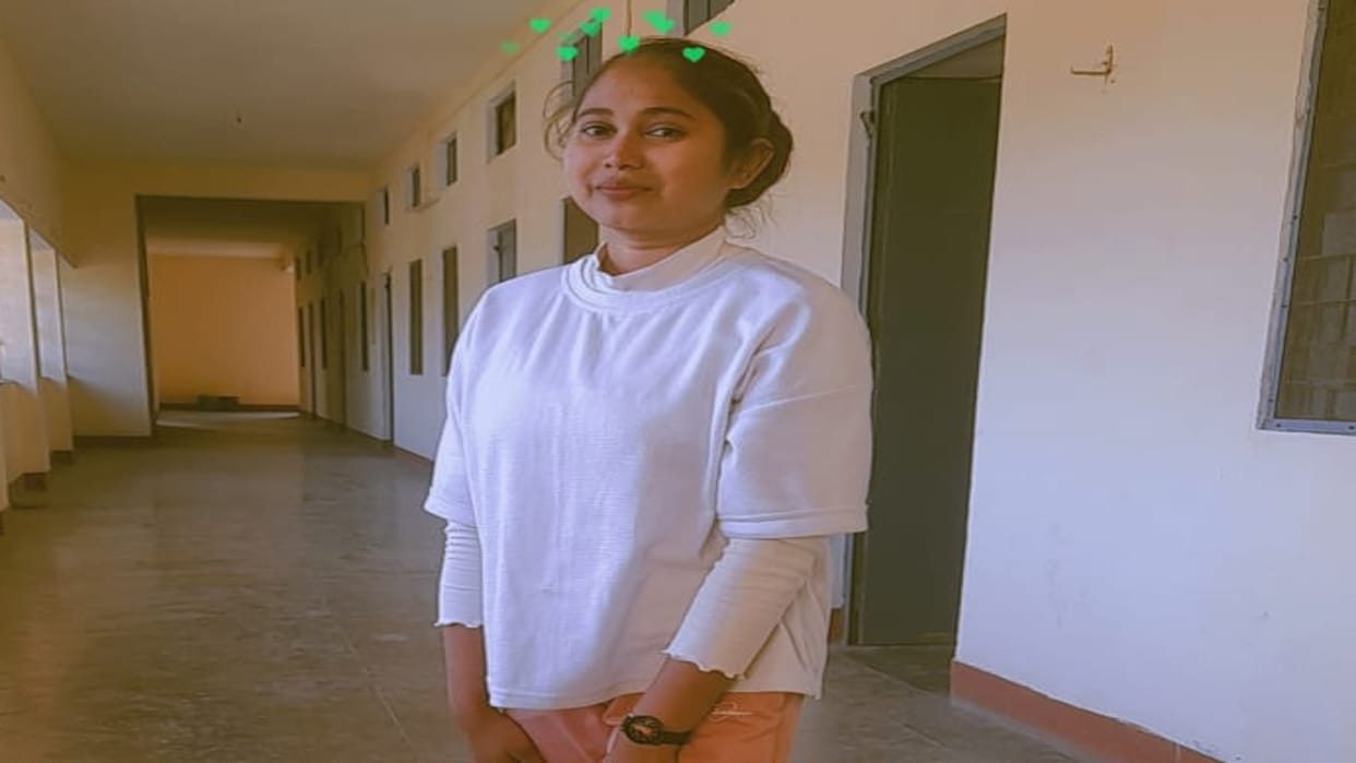 Nursing student committed suicide by hanging herself in the hostel of SRN Hospital, suicide note found in the