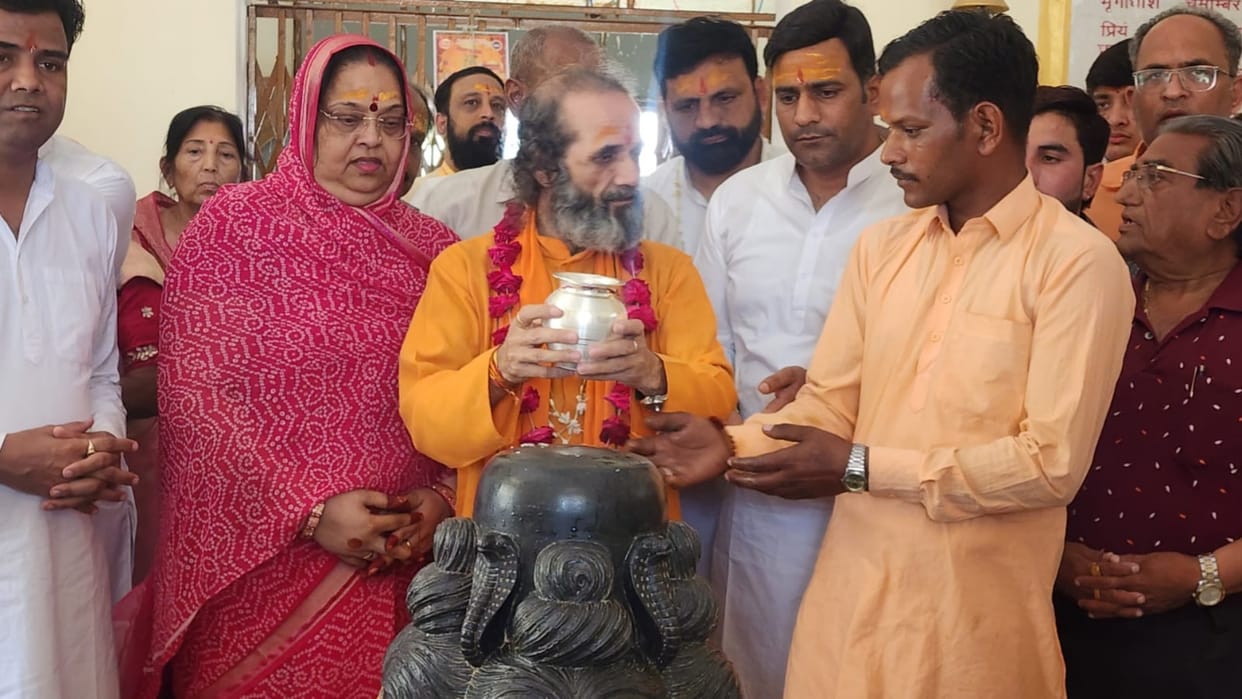 Jaipur: Special Perfume Abhishek at Pashupatinath Muhana Siddh Peeth, Devotee Gather for Mahashivratri Darshan
