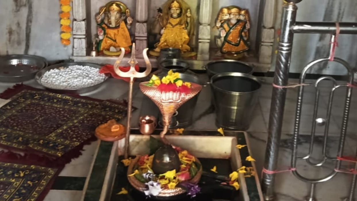 Barmer: Devotees Flock to Harpaleshwar Temple on Mahashivratri, A Miraculous Shrine Amidst Desert Dunes