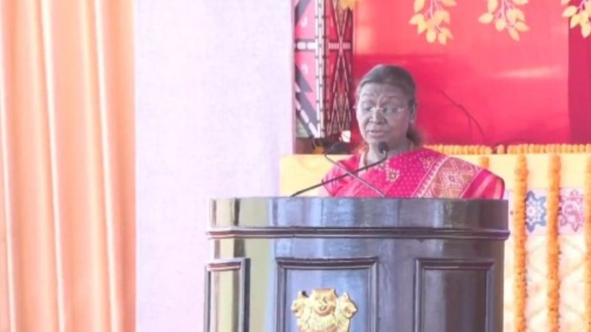 President Draupadi Murmu blessed 251 couples at Bageshwar Dham