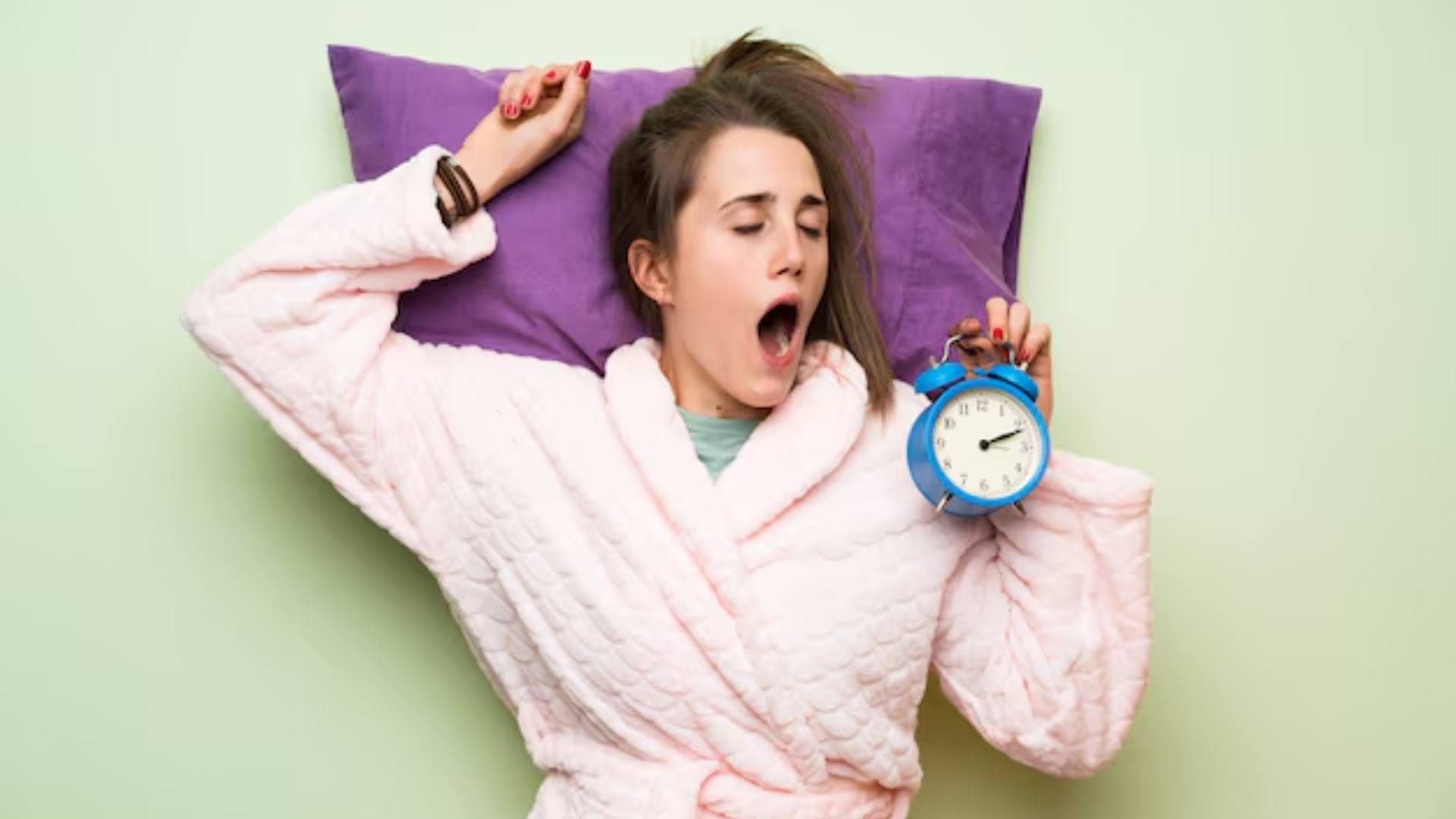 If you feel lazy in getting up early in the morning dont feel like leaving the bed then follow these tips now