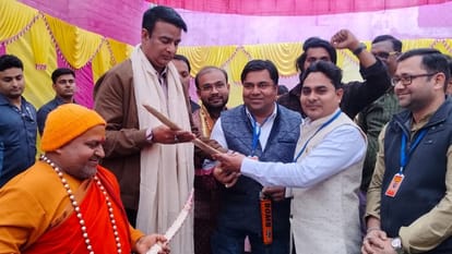 बिलारी में आयोजित कार्यक्रम में शामिल हुए भाजपा नेता संगीत सोम