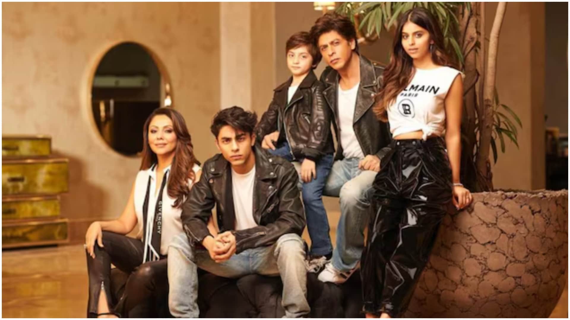 Shah rukh khan renovate his bungalow mannat and shifted with family to pali hill puja casa apartment