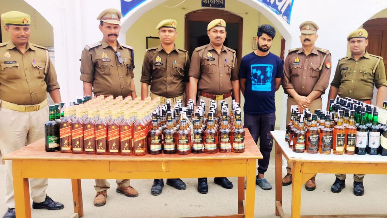 taking liquor from Haryana to Bihar planning to sell on Holi SOG caught smuggler in ballia