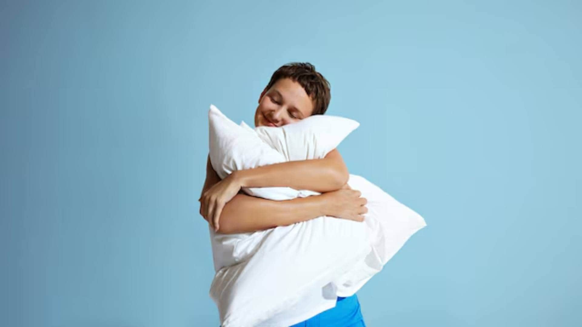 Correct use of pillow or sleeping without pillow what is important for the spine Know the full detail inside
