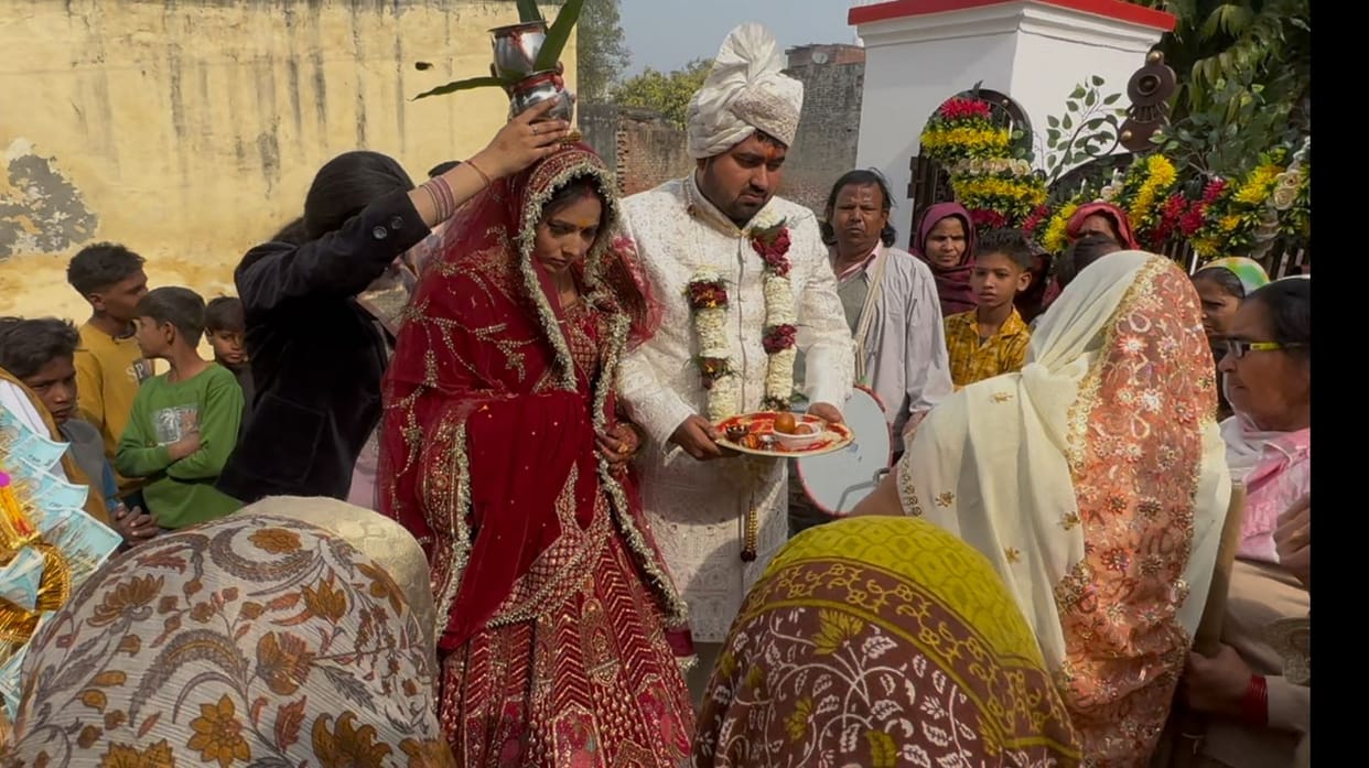 Meerut: To fulfill grandfathers dream, farmers son brought his bride by helicopter