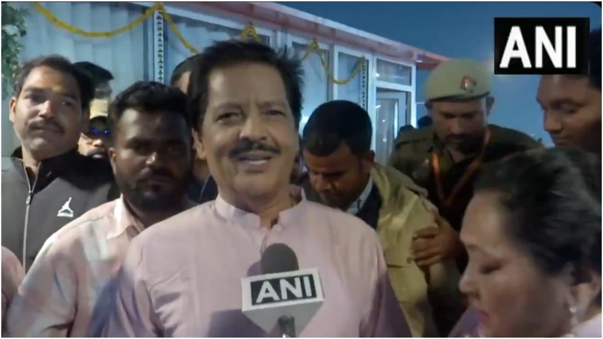 Udit Narayan attends Maha Kumbh with wife expressed gratitude to government for organizing auspicious event