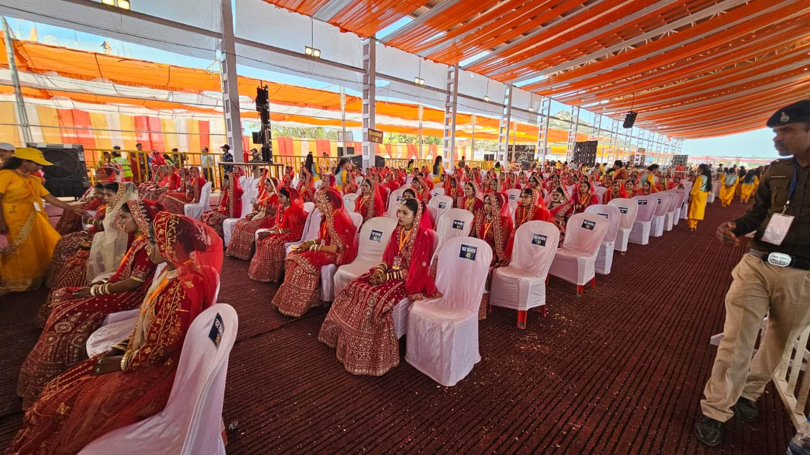 President Draupadi Murmu blessed 251 couples at Bageshwar Dham