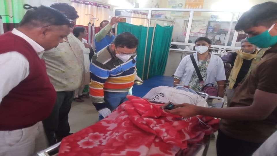 Worker dies after falling from the roof of a carpet factory