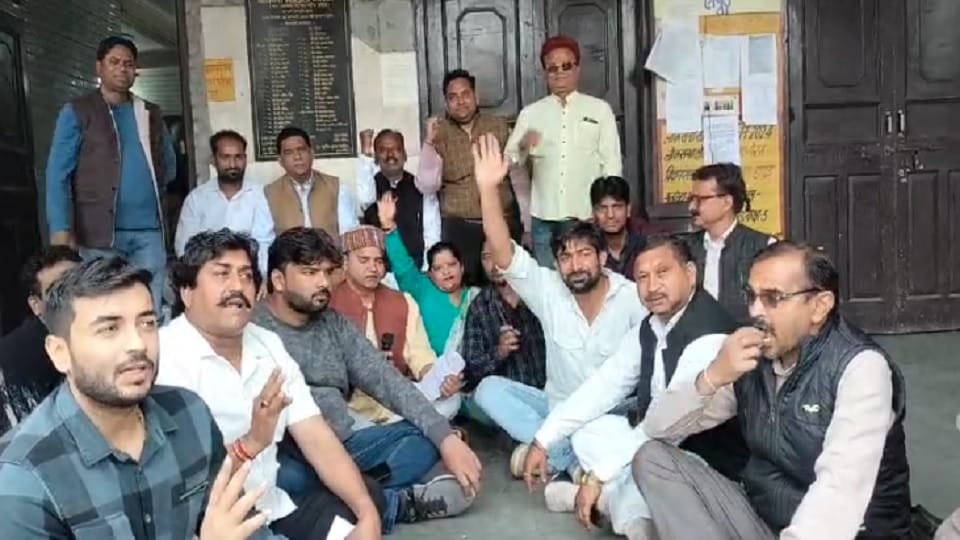 Council members staged a sit-in protest against the problem of monkeys and dogs in Hapur