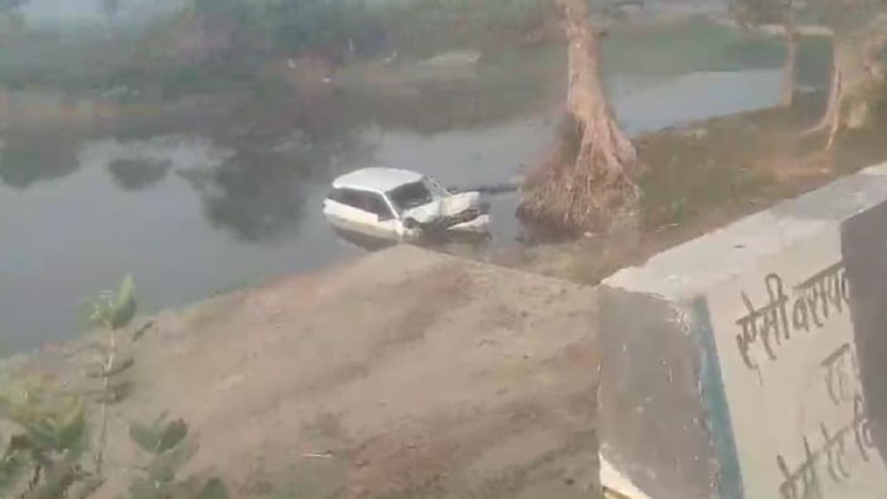 car fell into the water below the culvert on Pilibhit-Basti highway five people injured in lakhimpur kheri