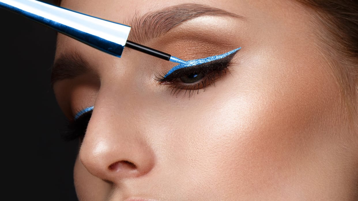 side effects of using eyeliner while sleeping