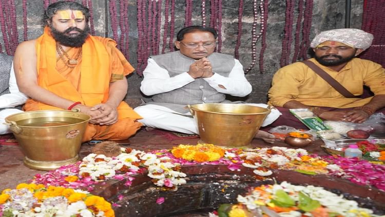 CG News: सीएम साय भगवान राजीव लोचन की पूजा-अर्चना कर प्रदेशवासियों की सुख-समृद्धि की कामना की