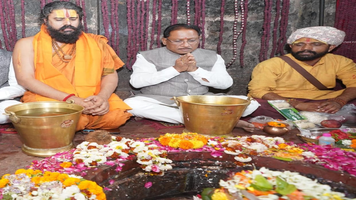 CG:CM Sai prayed to Lord Rajiv Lochan and wished for the happiness and prosperity of the people of the state