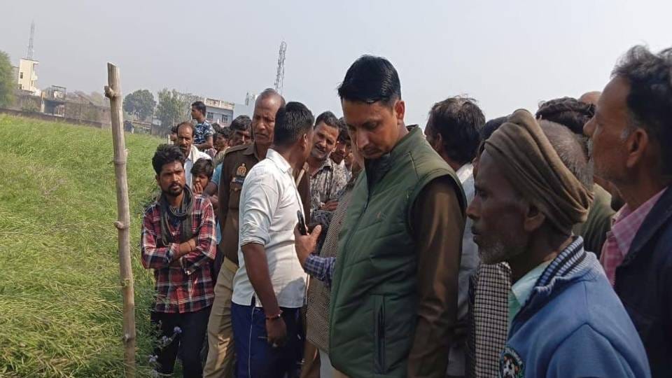torso and other leg of missing innocent child were found lying in field in Sitapur police is investigating