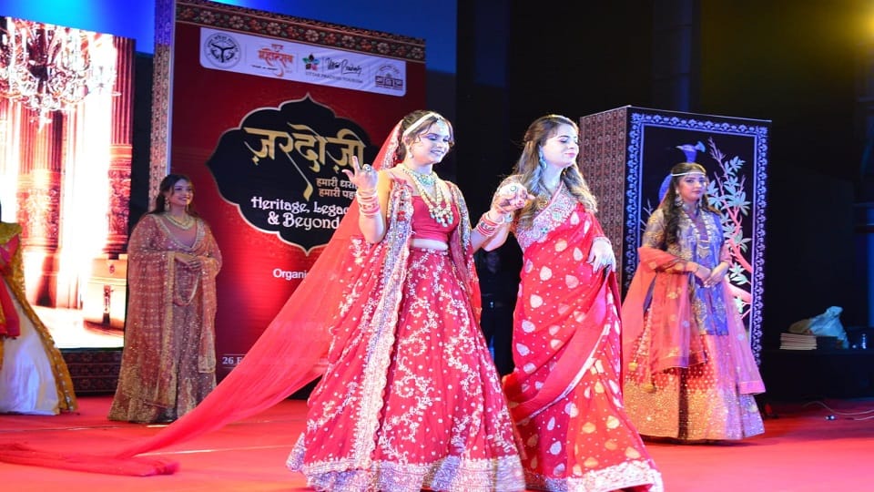 Agra Heritage Foundation organized Zardozi exhibition and fashion show at Sursadan under Taj Mahotsav