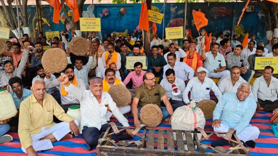 Indore News Farmers Collector Office Protest agriculture Land Acquisition