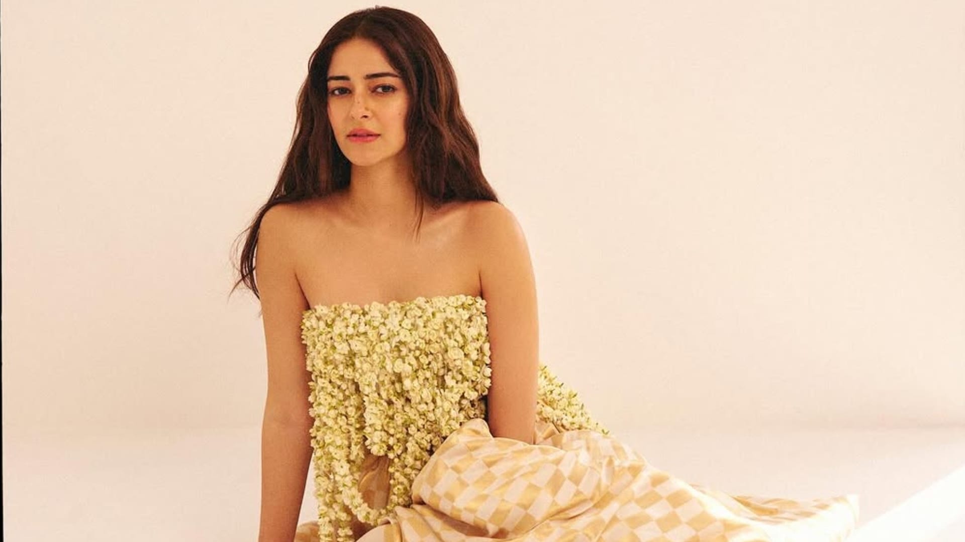 Kesari Chapter 2 Ananya Panday Father Chunky Panday Fashion sense is Questionable But I Do Borrow?