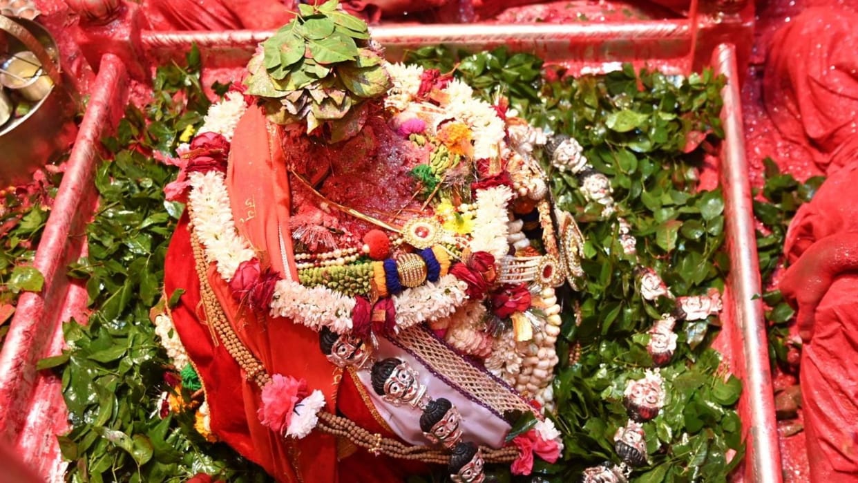 Kashi Vishwanath Dham 17 lakh 74 thousand devotees visited Baba in 42 hours