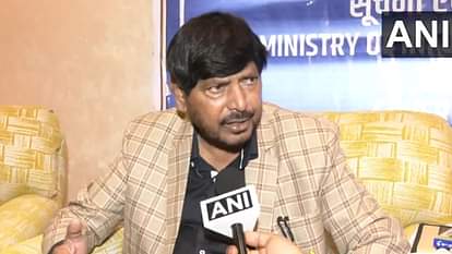 J&K: 'राहुल और उद्धव ठाकरे खुद को हिंदू बताते हैं, लेकिन...', महाकुंभ न जाने पर रामदास अठावले ने साधा निशाना