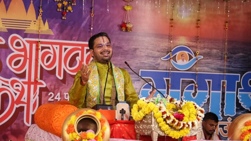Srimad Bhagwat Katha is being organized by Gangarth Foundation in Nyayipur village of Soraon