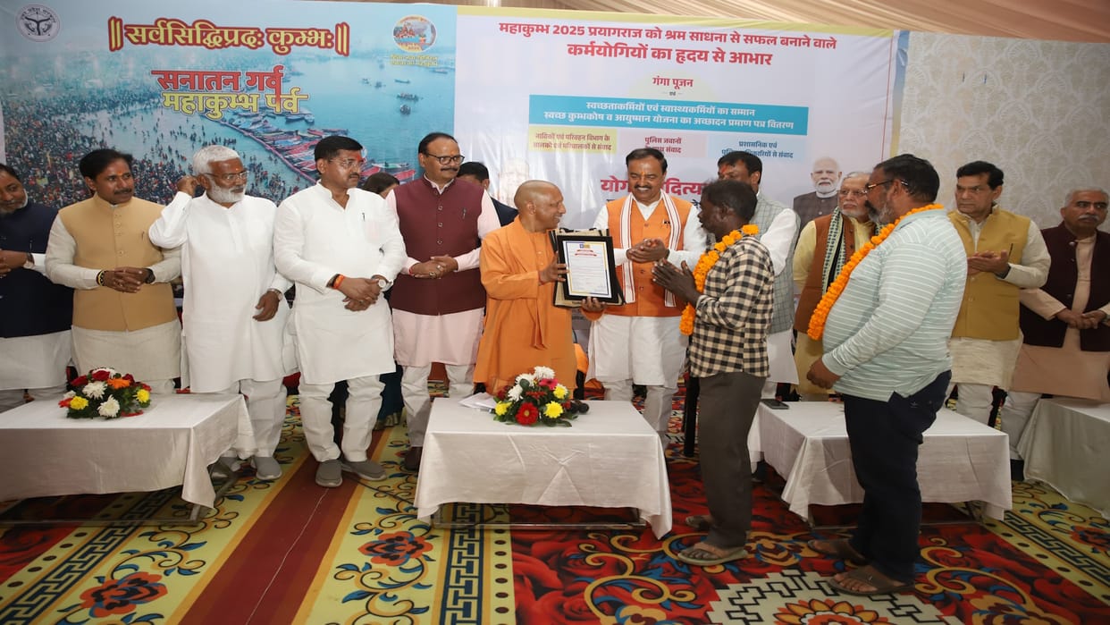 CM Yogi honored the sailors, after registration you will get money and insurance cover for the boat.