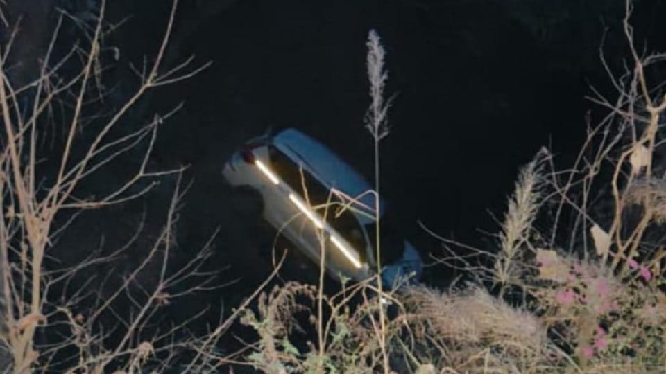 Four people injured after car falls into ditch in almora