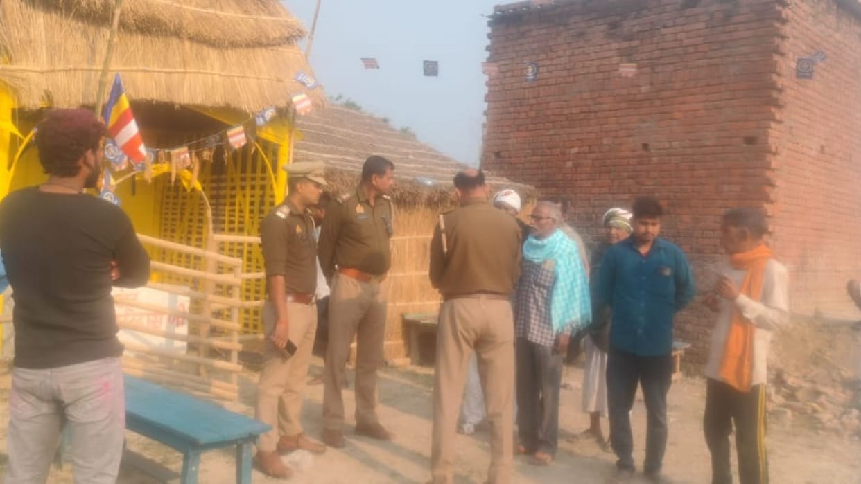 Atmosphere heated Anarchists damaged the statue of Saint Ravidas villagers angry