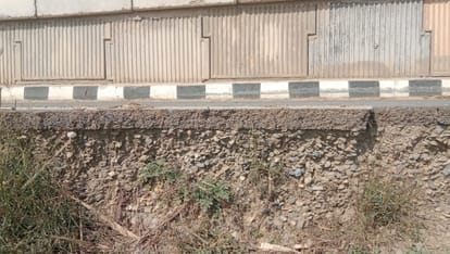 Shamli: Road uprooted in just one and a half years, cutting in the service lane of Sehta Overbridge, danger of