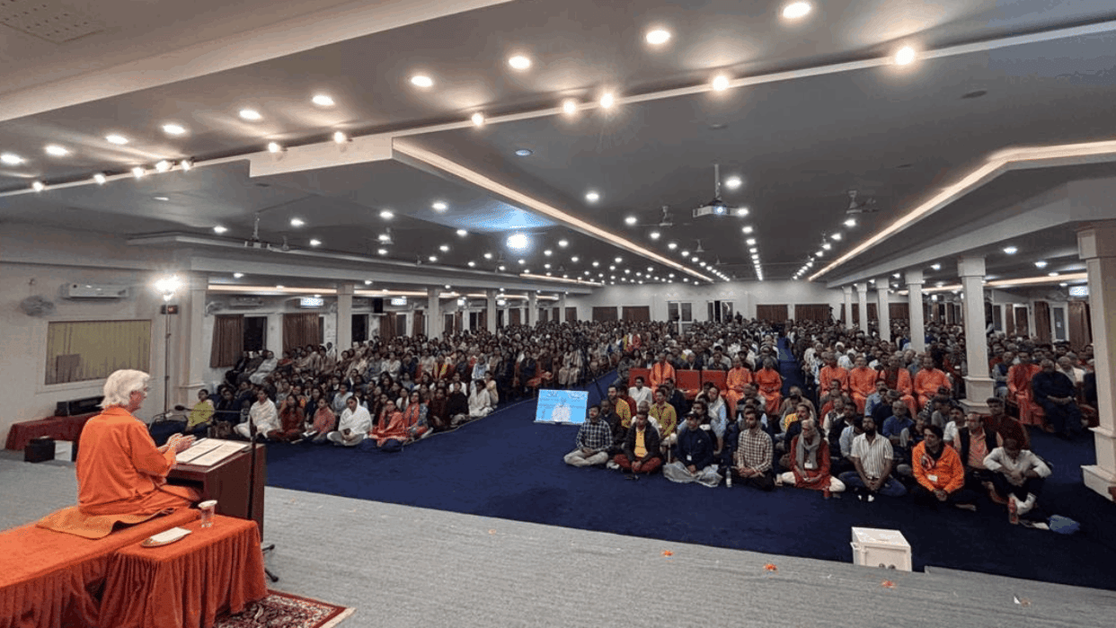 Swami Chidanandaji gave a discourse on Meditation at YSS Noida Ashram