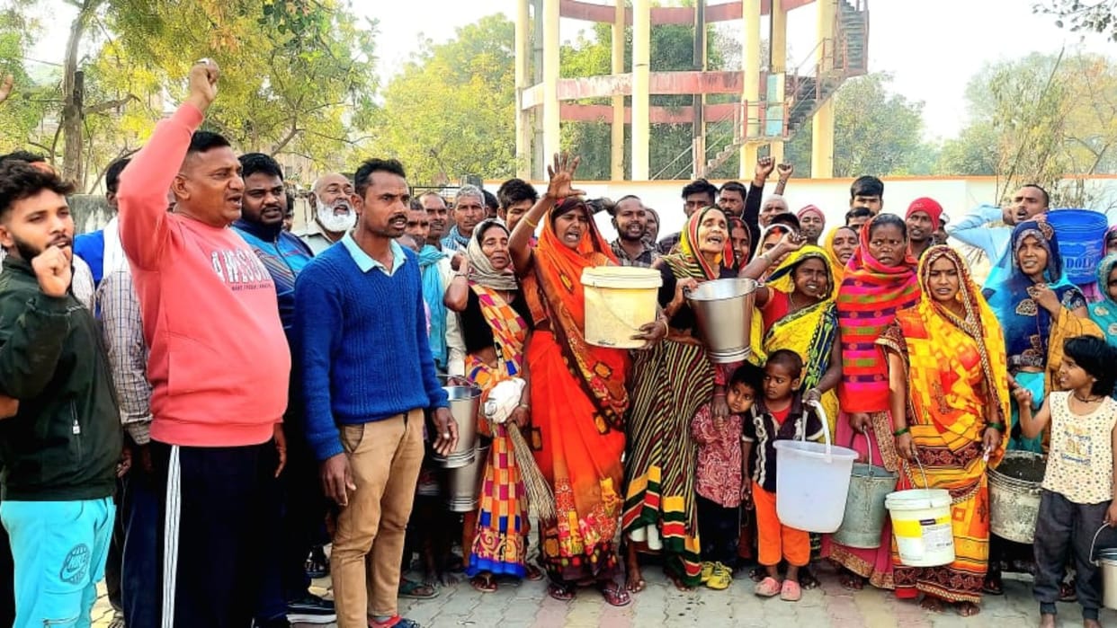 Villagers protested in Shivrampur raised questions about water arrangements